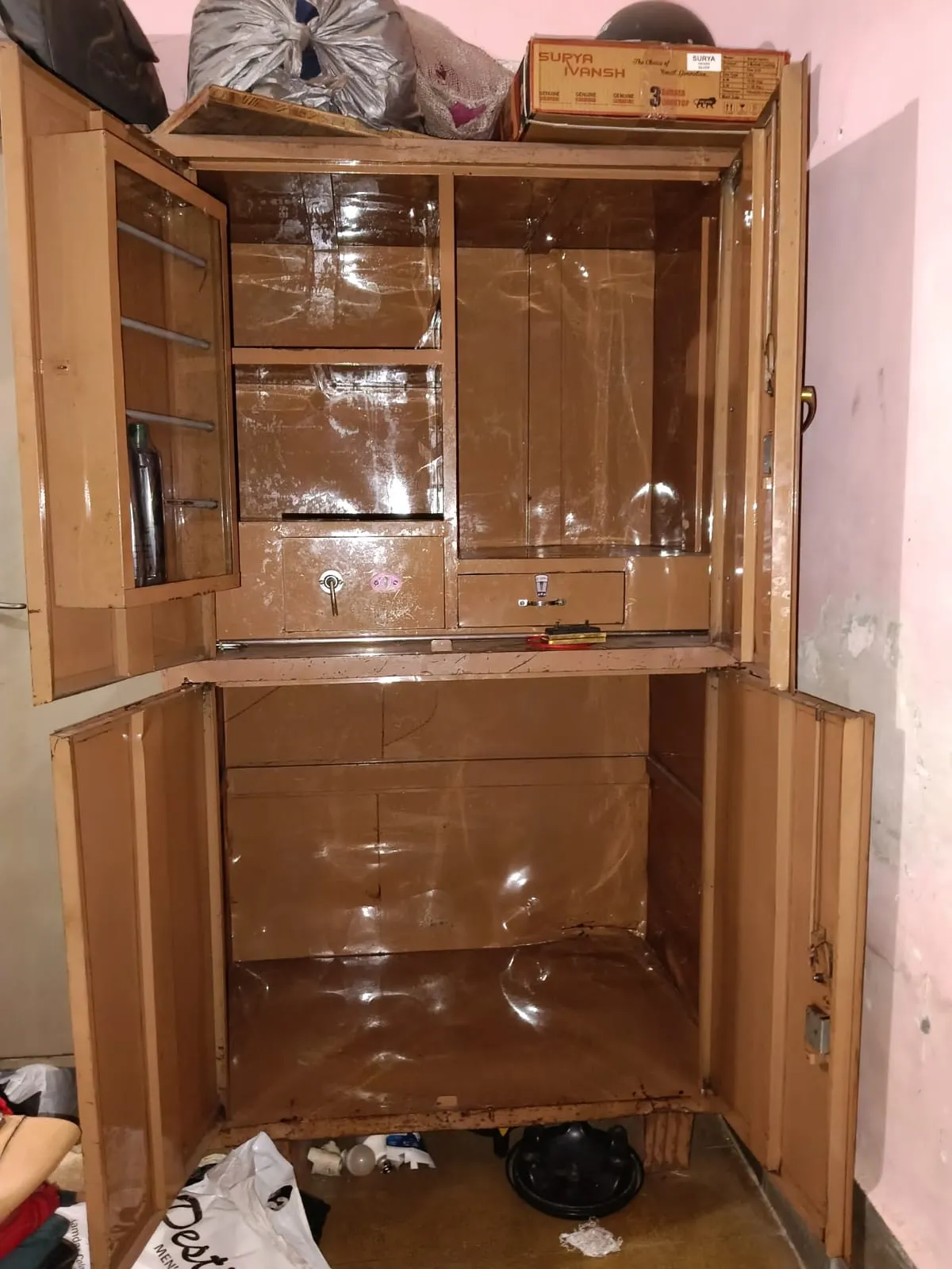 ગાદલા ગોદળા નો કબાટ