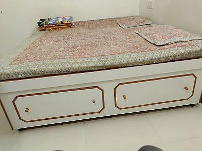 Double bed 6×4 with cotton mattress and plywood material