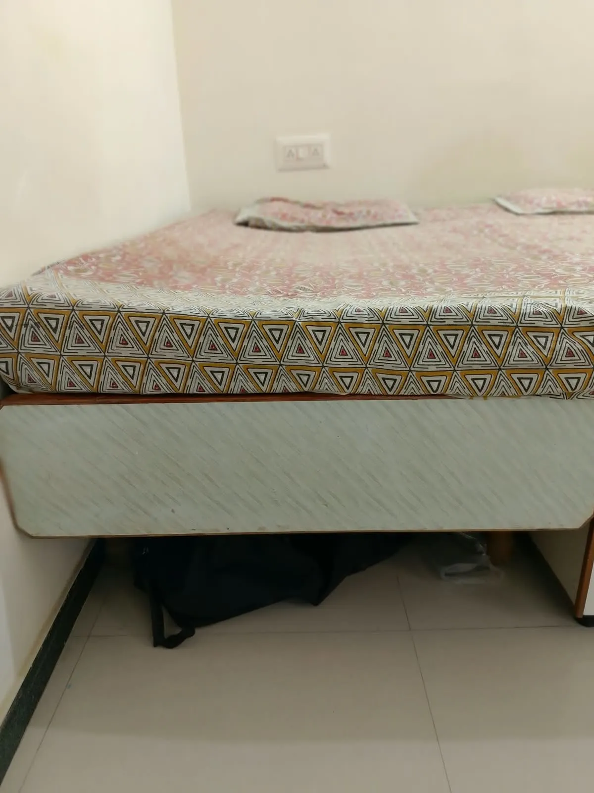 Single bed 6×3 with cotton mattress