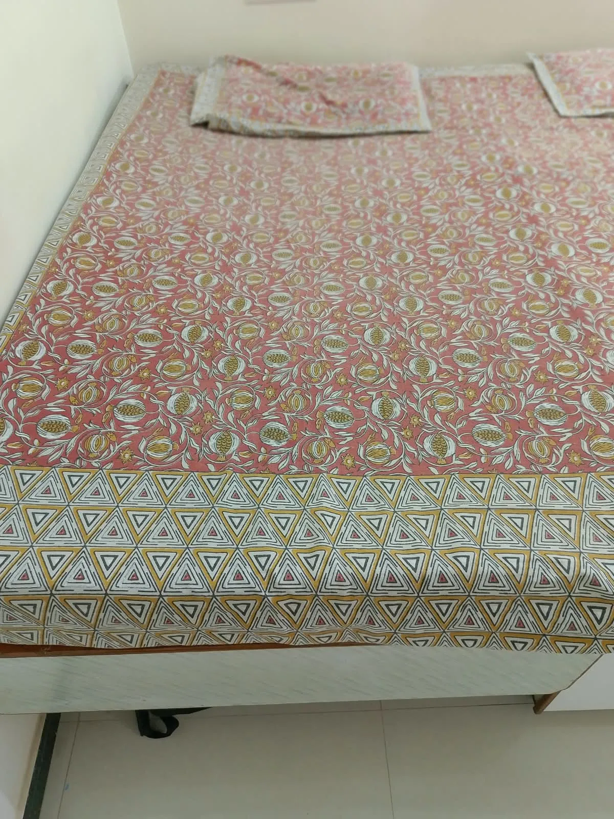 Single bed 6×3 with cotton mattress
