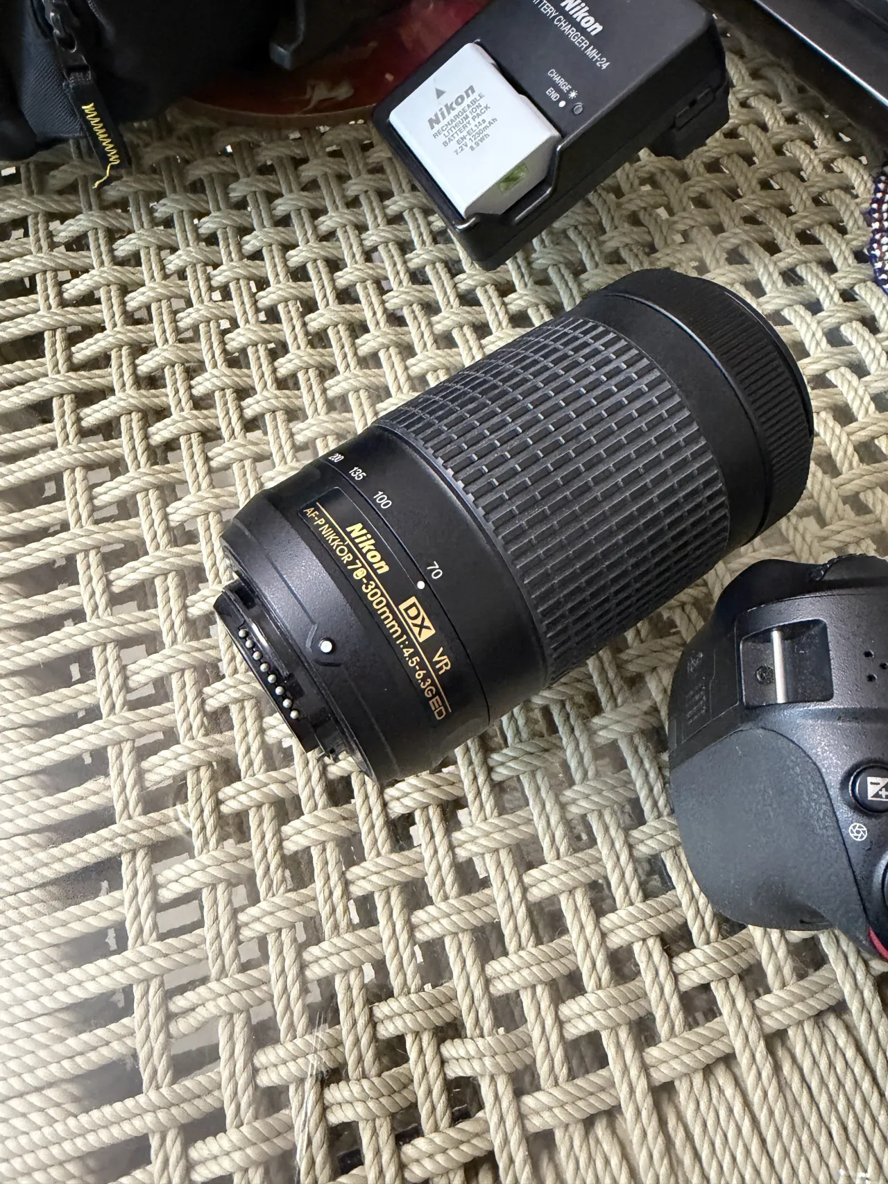 NIKON D3400 WITH EXTRA LENS
