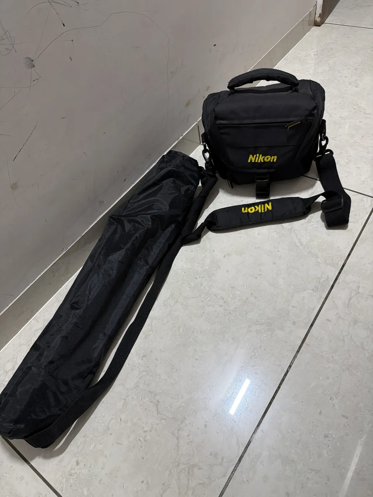 NIKON D3400 WITH EXTRA LENS