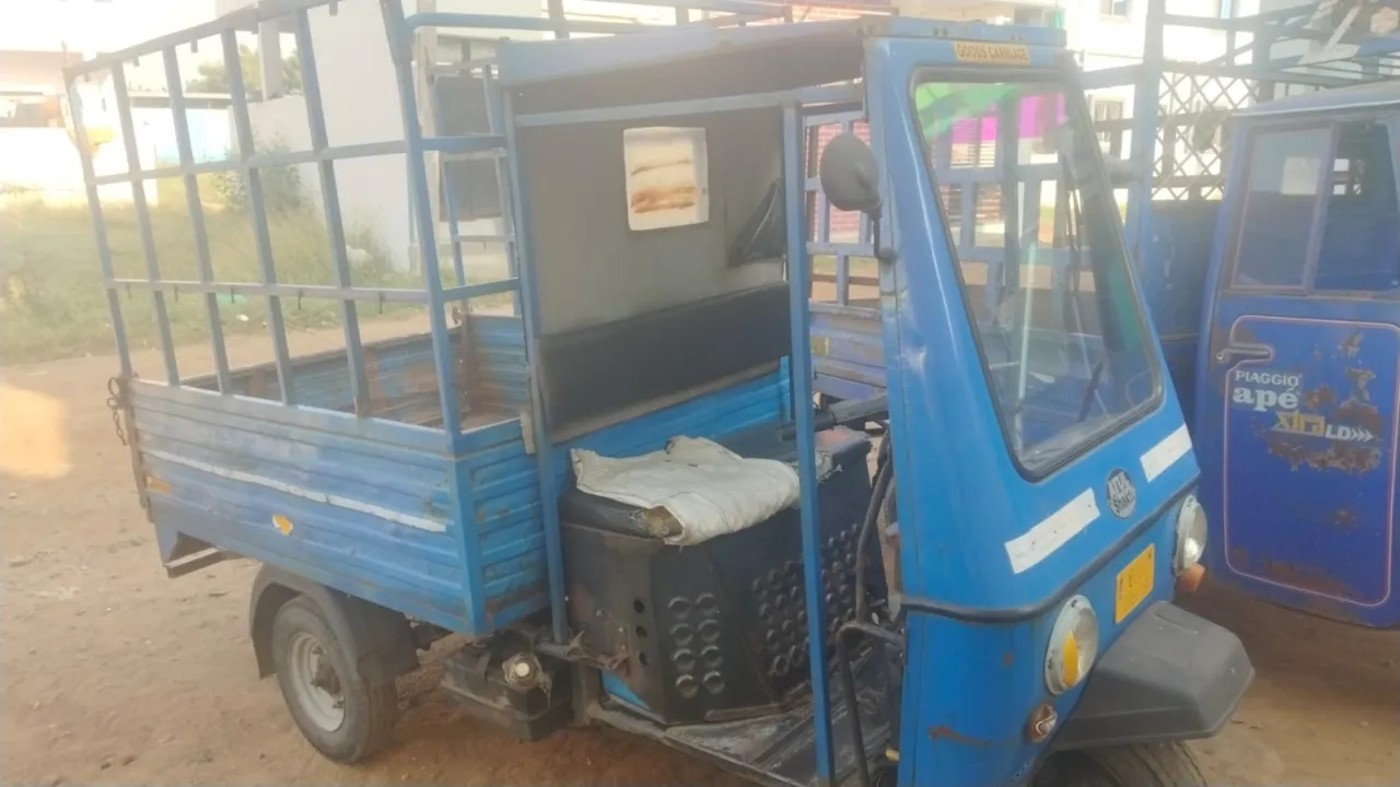 Atul.sakti tempo 2013  850000 bhav 1 ओनर