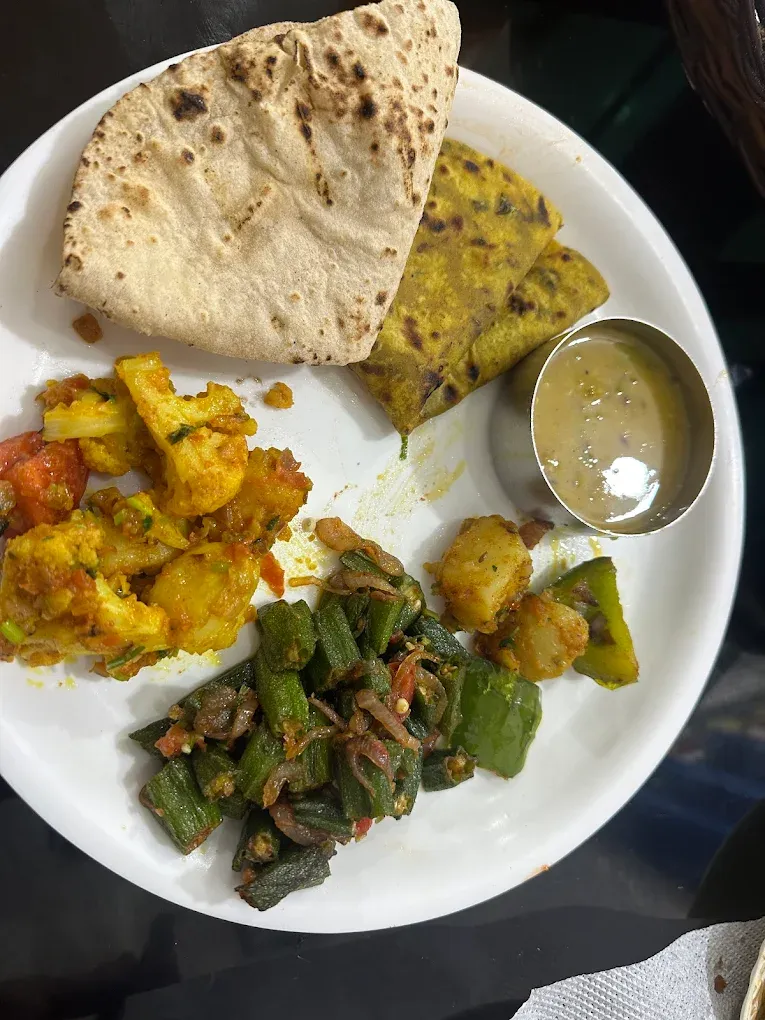 Sri Ganapathi Bhojnalaya – Pure Veg Gujarati, Marwadi & Jain Thali Restaurant