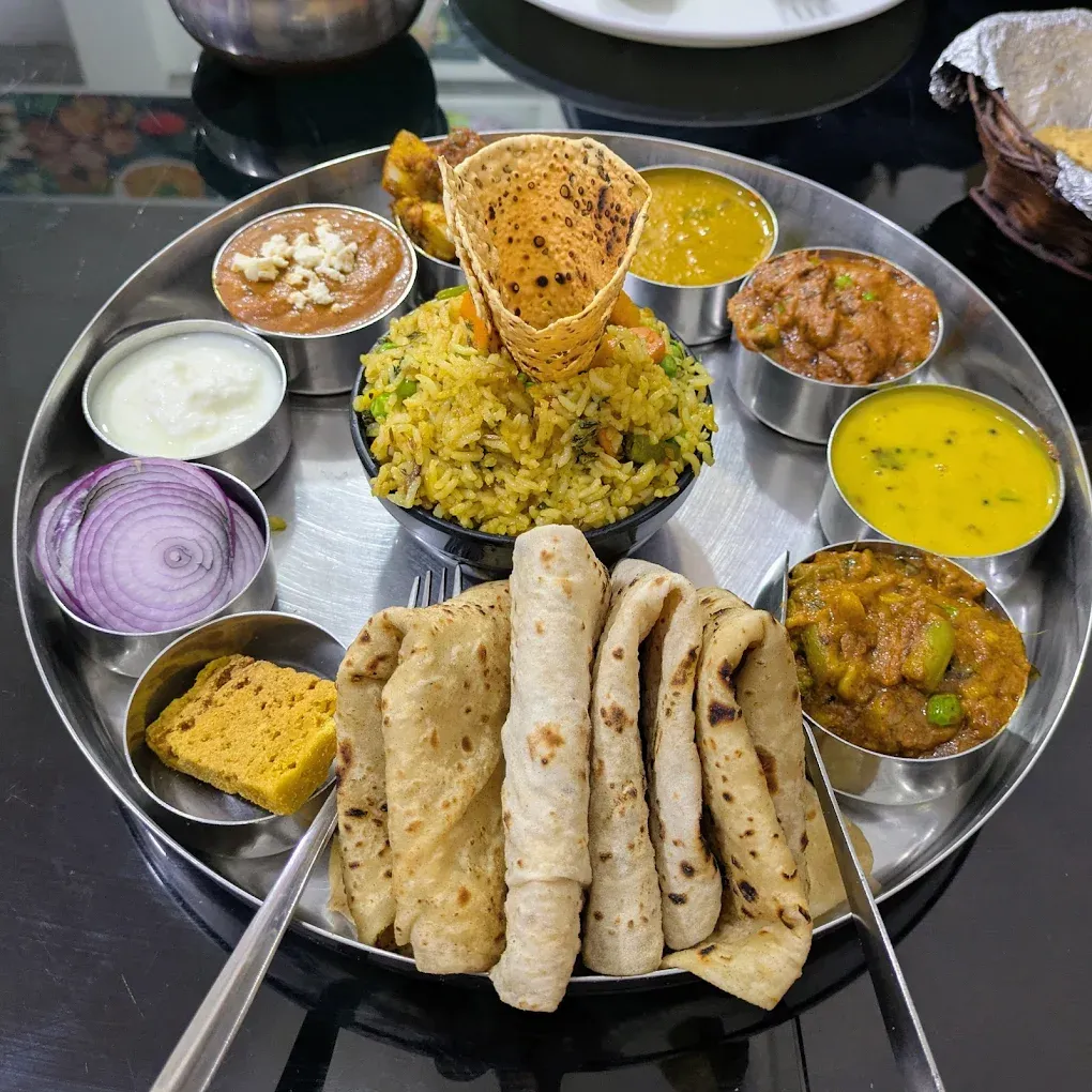 Sri Ganapathi Bhojnalaya – Pure Veg Gujarati, Marwadi & Jain Thali Restaurant
