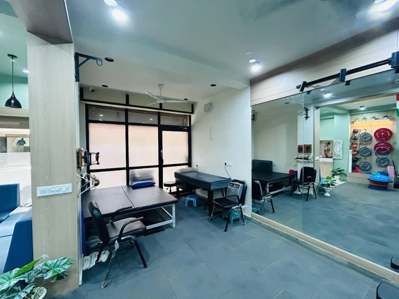 Dr Hardik Patel Best Chiropractor & Physiotherapist at Ahmedabad, Complete Care