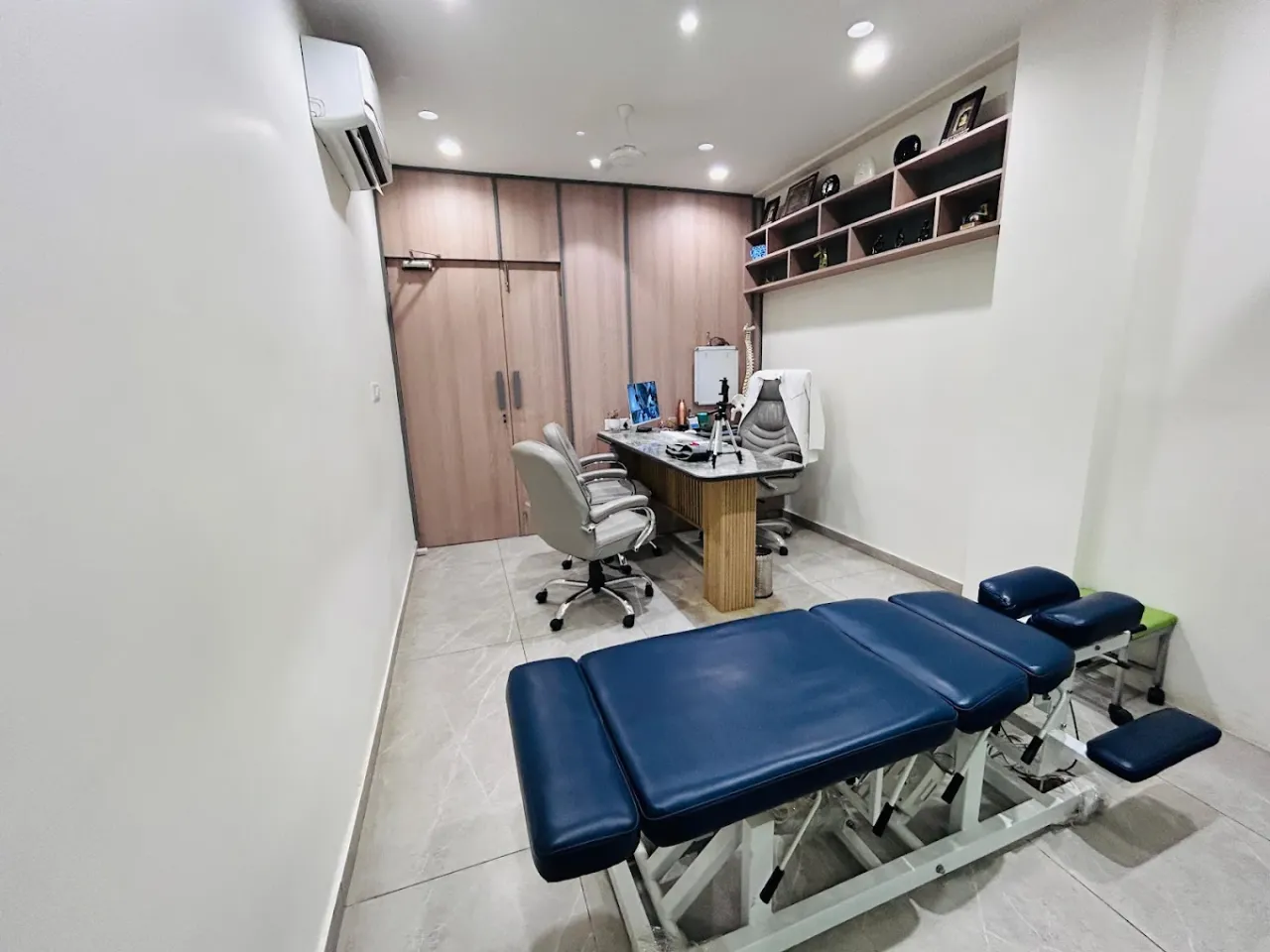 Dr Hardik Patel Best Chiropractor & Physiotherapist at Ahmedabad, Complete Care